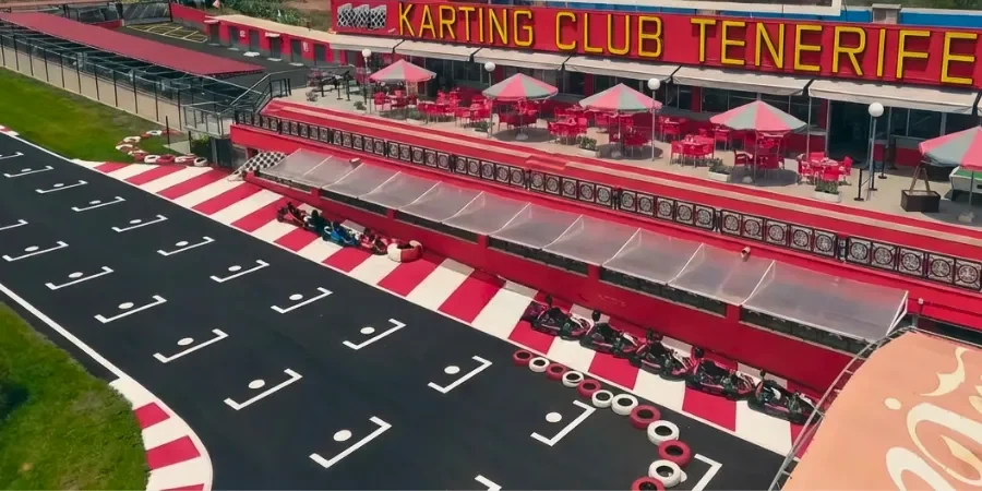 Línea de salida del Karting Club Tenerife con karts CRG listos para competir.