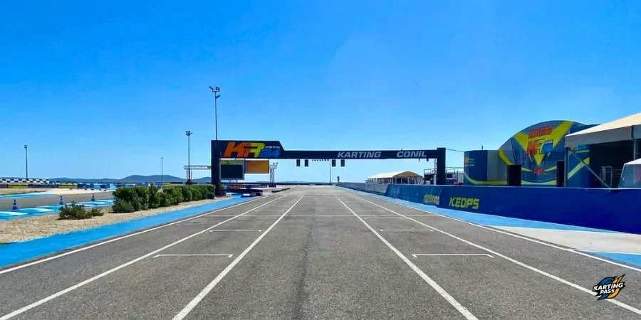 Karting KR24 Conil en la Costa de la Luz, circuito outdoor de karts en Conil de la Frontera.