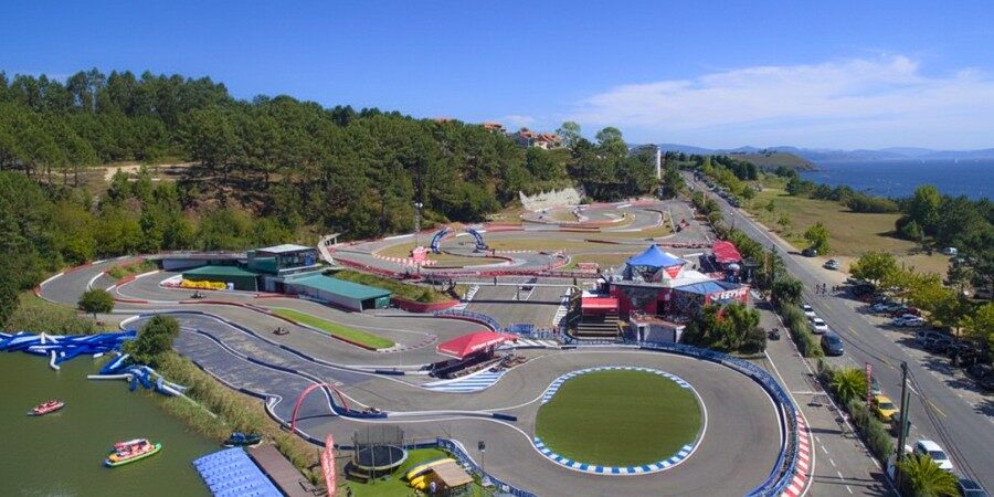 Circuito de Karting Racing Dakart Sanxenxo con curvas, desniveles y zonas técnicas.