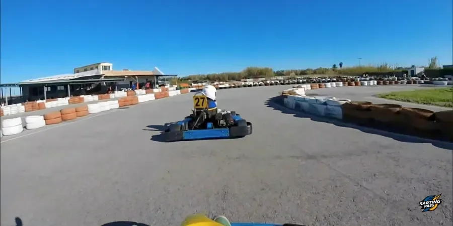Karts en plena carrera en el circuito de El Saler, Valencia.